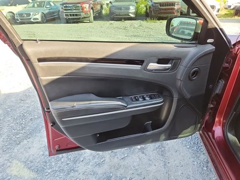 Used 2019 Chrysler 300 S image 16