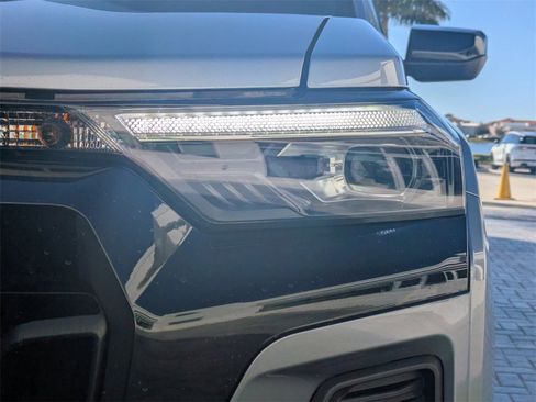 Used 2023 Chevrolet Colorado Z71 w/ Z71 Convenience Package 2 image 11