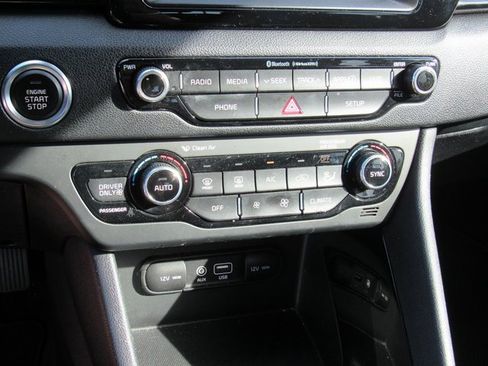 Used 2018 Kia Niro EX image 17