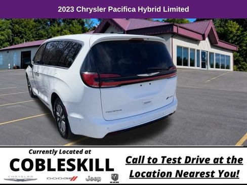 Used 2023 Chrysler Pacifica Limited FWD image 6