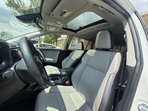Used 2018 Toyota RAV4 Limited FWD image 16