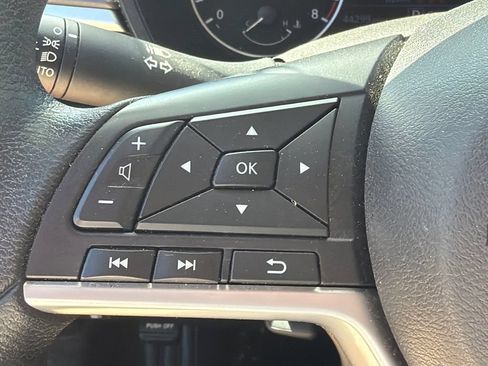 Used 2025 Nissan Altima 2.5 SV FWD image 18