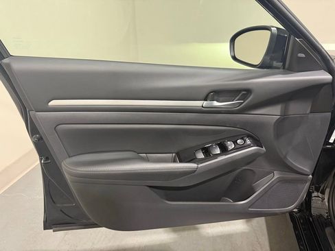 New 2025 Nissan Altima 2.5 SL image 13