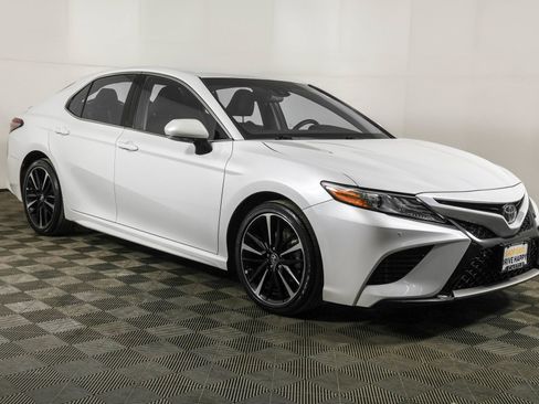 Used 2018 Toyota Camry XSE image 12