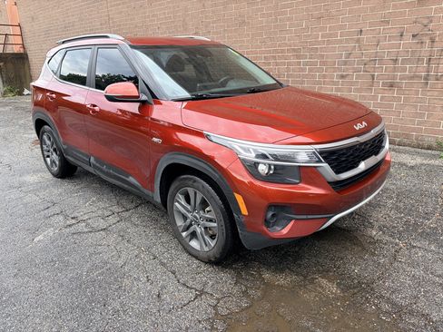 Used 2023 Kia Seltos S w/ Navigation Package AWD/4WD image 7