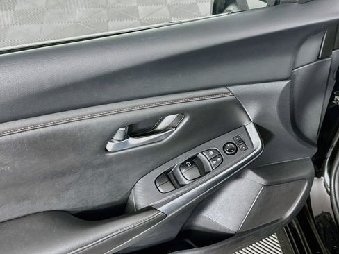 Used 2025 Nissan Sentra SR FWD image 15