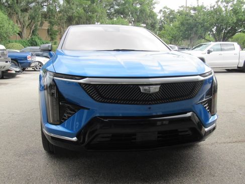 Used 2025 Cadillac Optiq Luxury 2 AWD/4WD image 3
