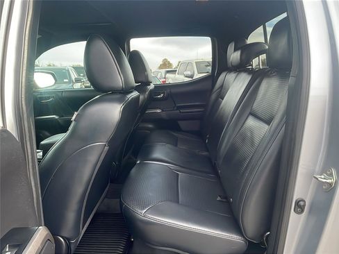 Used 2019 Toyota Tacoma Limited image 18