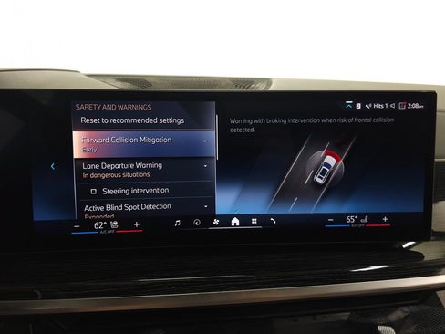 Used 2025 BMW X7 xDrive40i w/ M Sport Package AWD/4WD image 29