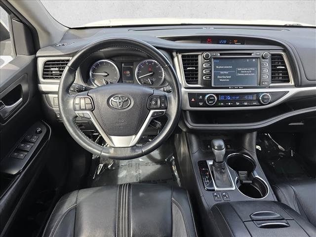 Used 2018 Toyota Highlander SE AWD/4WD image 16