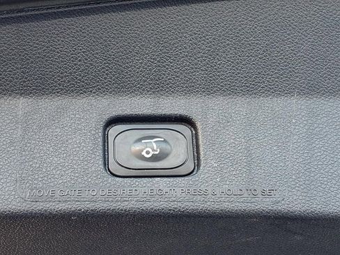 Certified 2019 Ford Explorer XLT w/ Equipment Group 202A image 28