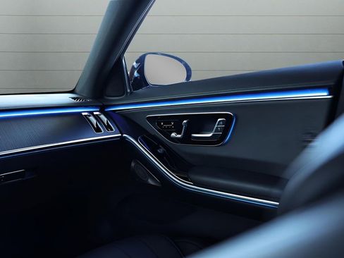 Used 2022 Mercedes-Benz S 500 4MATIC w/ AMG Line Package image 36