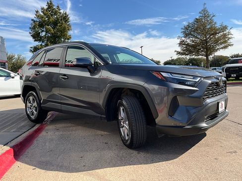 Used 2025 Toyota RAV4 XLE image 5