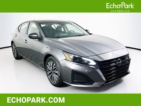 Used 2024 Nissan Altima 2.5 SV FWD image 1