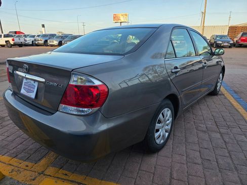 Used 2005 Toyota Camry LE FWD image 5