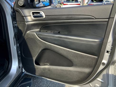 Used 2021 Jeep Grand Cherokee Laredo RWD image 22