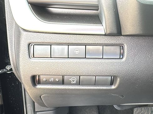 Used 2023 Nissan Rogue SV image 9