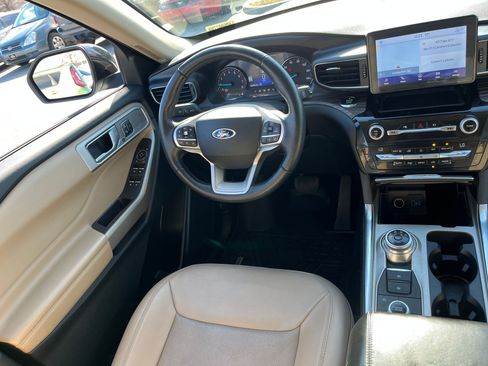 Used 2021 Ford Explorer Limited w/ Equipment Group 301A image 24