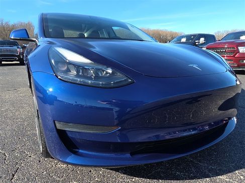 Used 2023 Tesla Model 3 Standard Range image 11