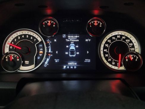 Used 2018 RAM 2500 SLT w/ Luxury Group image 23