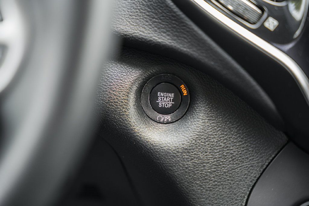 Used 2019 Jeep Cherokee Limited AWD/4WD image 29