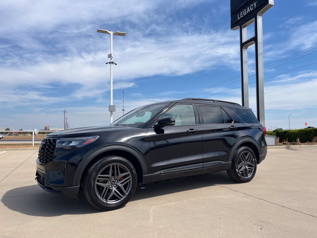 Used 2025 Ford Explorer ST-Line w/ ST-Line Street Pack AWD/4WD image 1