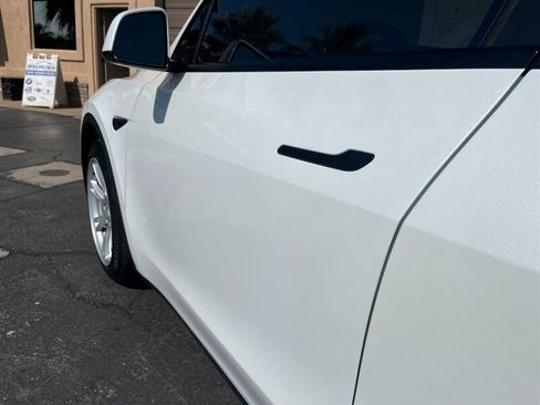 Used 2021 Tesla Model Y Long Range AWD/4WD image 29
