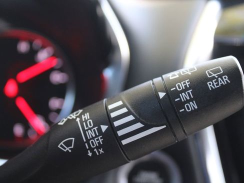 Used 2023 Chevrolet Traverse Premier FWD image 35