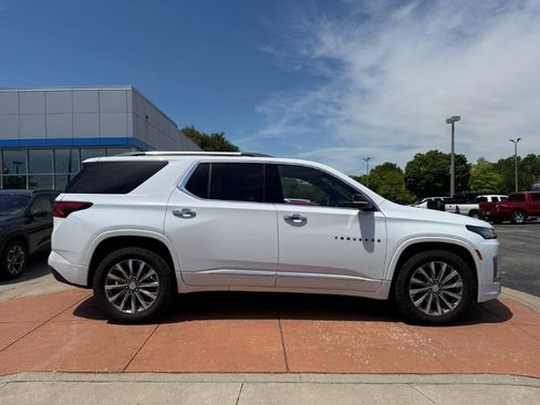 Used 2023 Chevrolet Traverse Premier AWD/4WD image 7