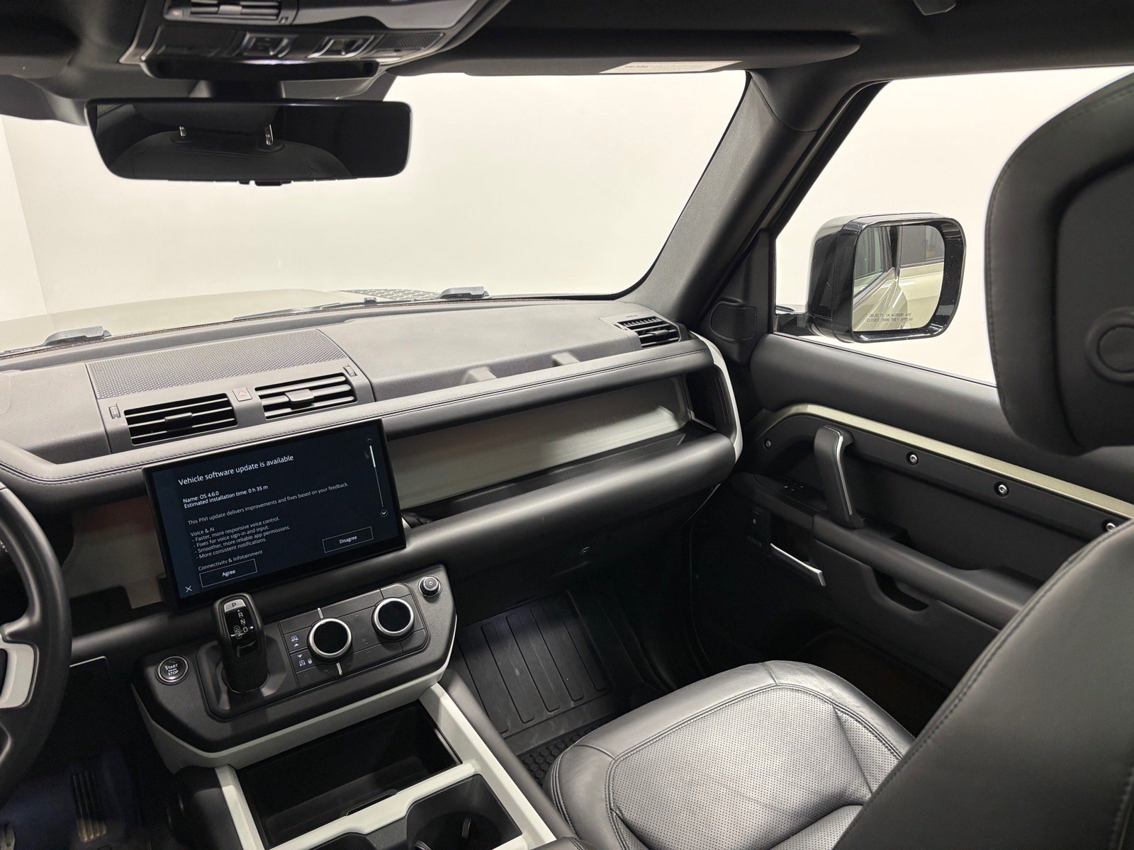 New 2025 Land Rover Defender 110 X-Dynamic SE AWD/4WD image 35