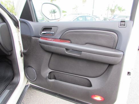Used 2008 Cadillac Escalade AWD image 24