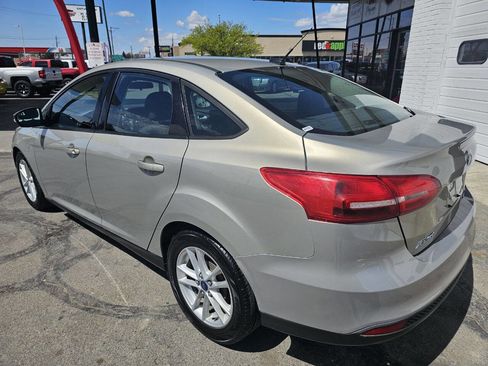 Used 2015 Ford Focus SE FWD image 3