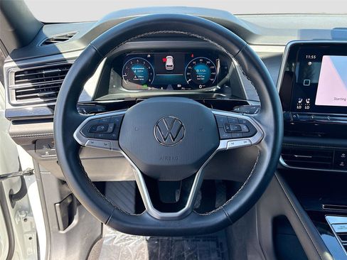 Used 2025 Volkswagen Atlas Cross Sport SE FWD image 11