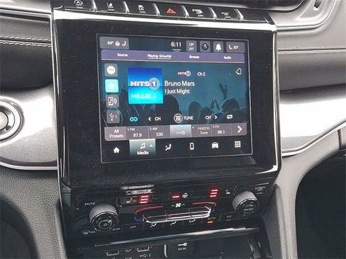 Used 2023 Jeep Grand Cherokee L Laredo image 16