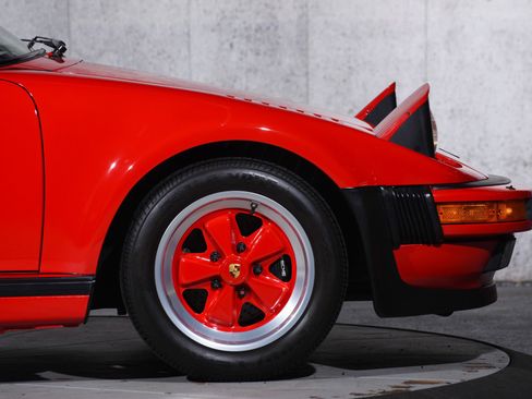 Used 1988 Porsche 911 Carrera RWD image 13