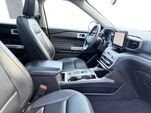 Used 2021 Ford Explorer XLT w/ Equipment Group 202A image 15