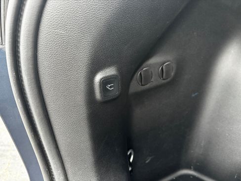 Used 2020 Jeep Cherokee Latitude Plus w/ Comfort/Convenience Group AWD/4WD image 8