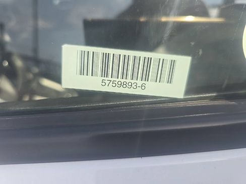 Used 2025 Hyundai Venue SEL FWD image 9
