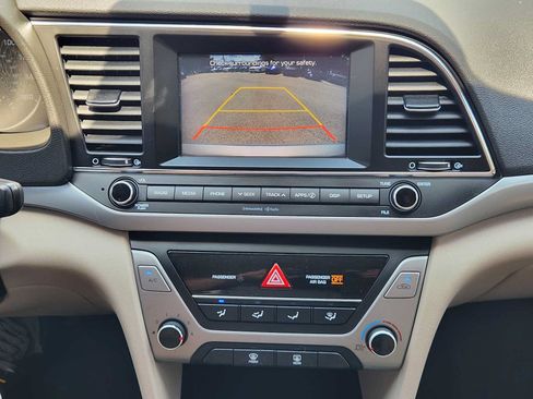 Used 2017 Hyundai Elantra SE FWD image 17