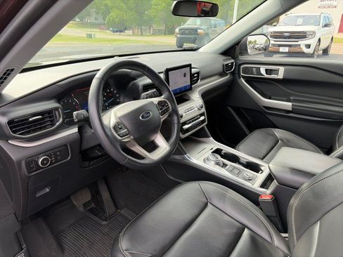 Used 2023 Ford Explorer XLT w/ Equipment Group 202A AWD/4WD image 11