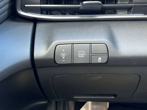 Certified 2025 Hyundai Elantra SEL FWD image 35