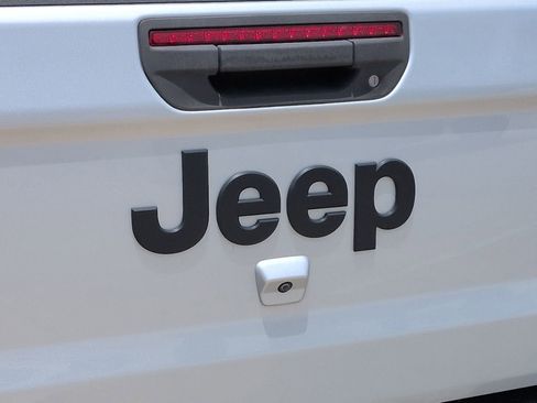Used 2023 Jeep Gladiator Sport AWD/4WD image 5