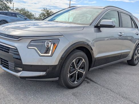 New 2025 Kia Niro SX image 9
