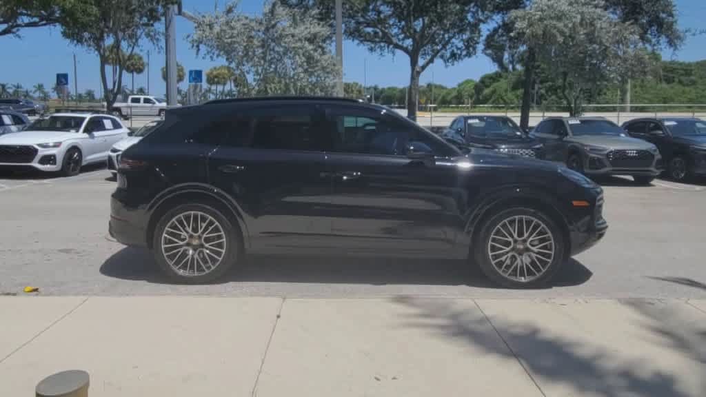 Used 2023 Porsche Cayenne AWD/4WD image 9