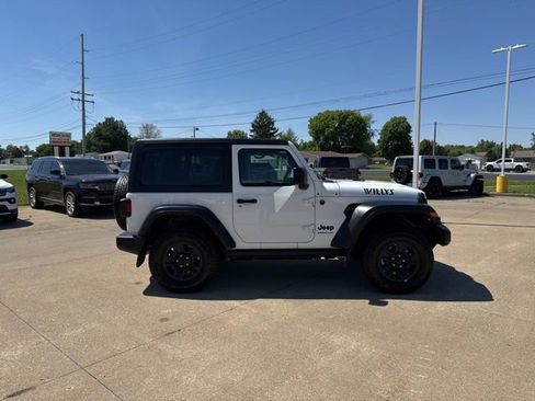 Used 2021 Jeep Wrangler Sport AWD/4WD image 8