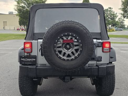 Used 2017 Jeep Wrangler Unlimited Sport w/ Connectivity Group AWD/4WD image 7