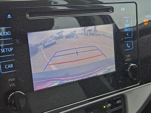 Used 2018 Toyota Corolla LE image 12