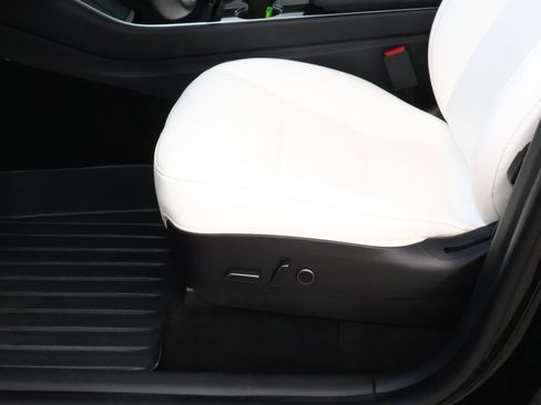 Used 2021 Tesla Model Y Long Range image 13