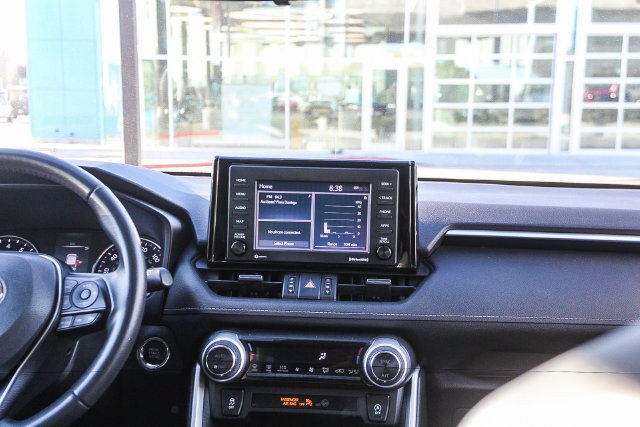 Used 2020 Toyota RAV4 XLE Premium w/ Carpet Mat Package FWD image 17