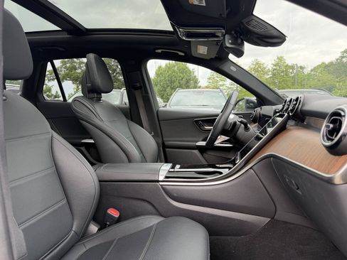 Certified 2025 Mercedes-Benz GLC 300 4MATIC image 31